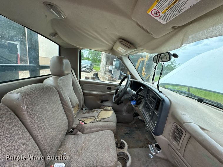 image for item DU9032 2006 Chevrolet Silverado 3500 utility bed pickup truck