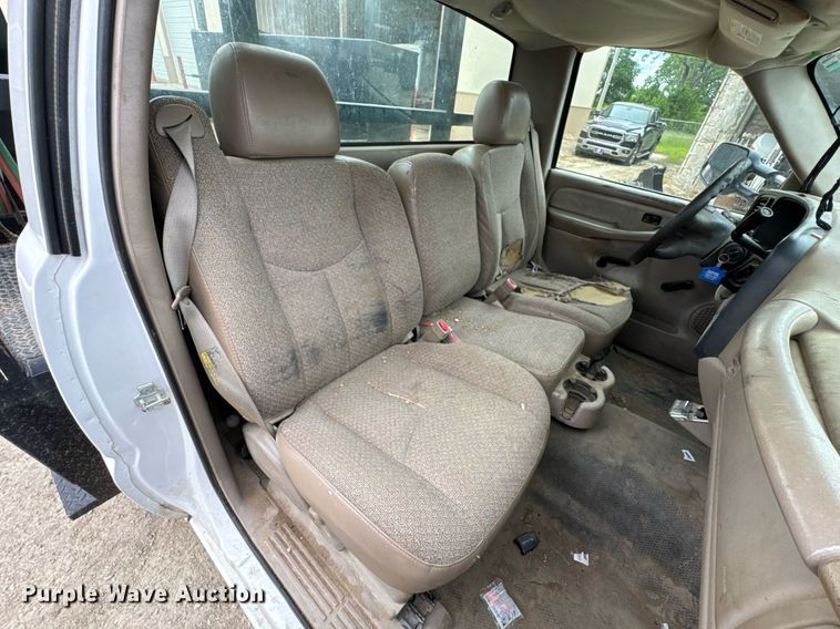 image for item DU9032 2006 Chevrolet Silverado 3500 utility bed pickup truck