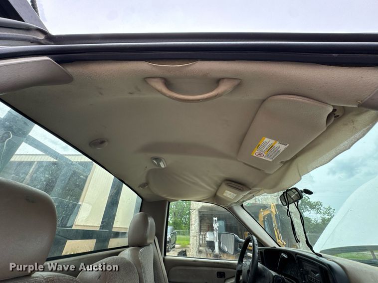 image for item DU9032 2006 Chevrolet Silverado 3500 utility bed pickup truck