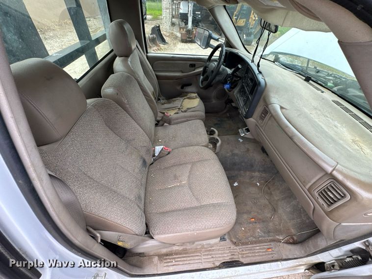 image for item DU9032 2006 Chevrolet Silverado 3500 utility bed pickup truck