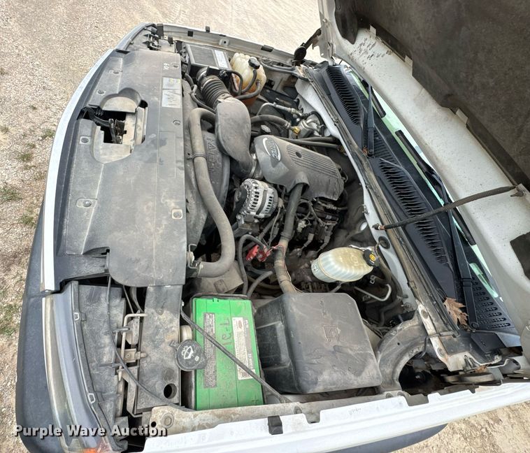 image for item DU9032 2006 Chevrolet Silverado 3500 utility bed pickup truck