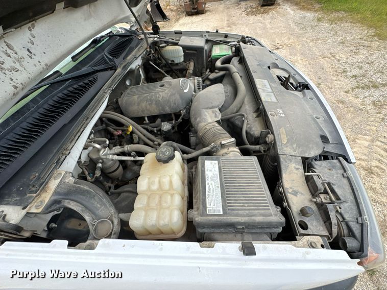 image for item DU9032 2006 Chevrolet Silverado 3500 utility bed pickup truck