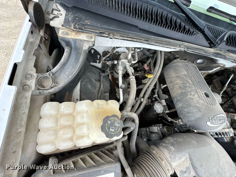 image for item DU9032 2006 Chevrolet Silverado 3500 utility bed pickup truck