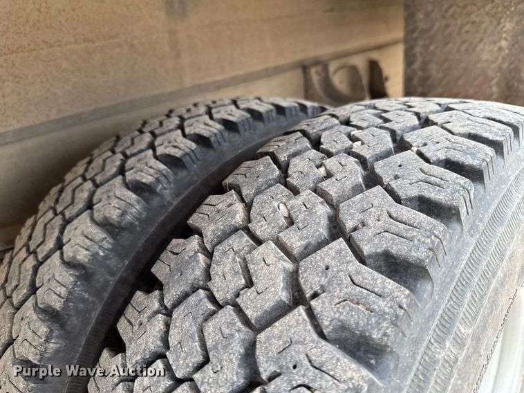 image for item DU9032 2006 Chevrolet Silverado 3500 utility bed pickup truck