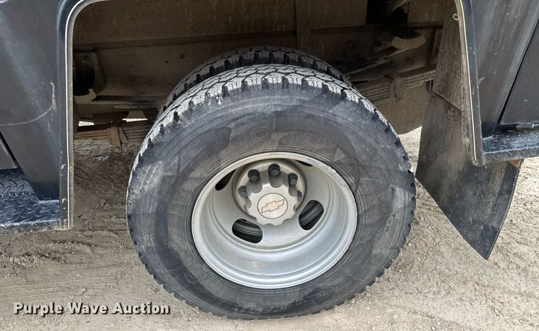 image for item DU9032 2006 Chevrolet Silverado 3500 utility bed pickup truck