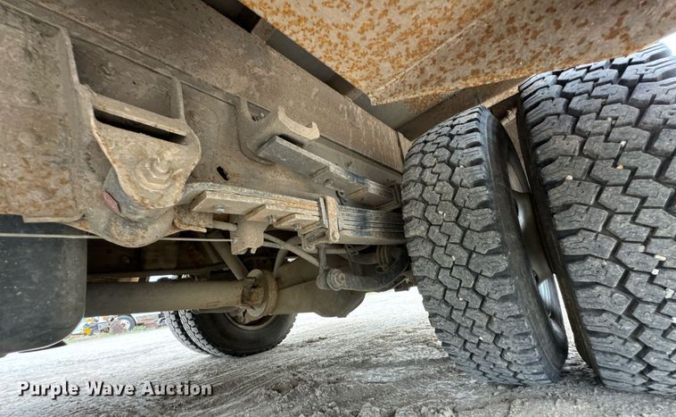 image for item DU9032 2006 Chevrolet Silverado 3500 utility bed pickup truck