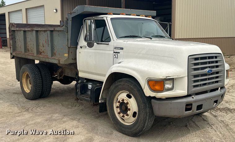 image for item DU9033 1995 Ford F700 dump truck