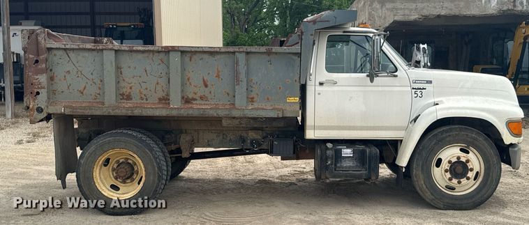 image for item DU9033 1995 Ford F700 dump truck
