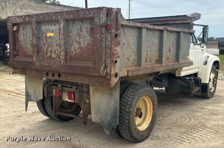 image for item DU9033 1995 Ford F700 dump truck