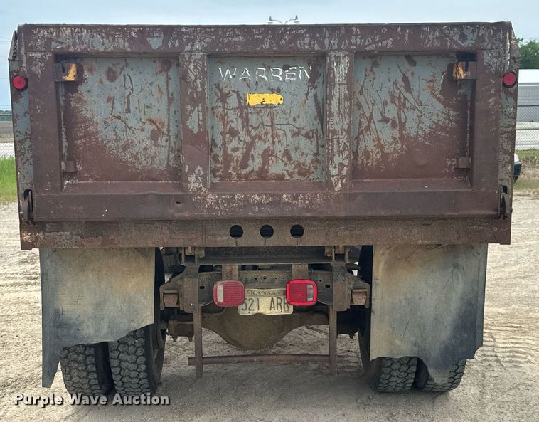 image for item DU9033 1995 Ford F700 dump truck