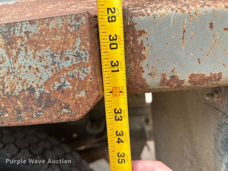 image for item DU9033 1995 Ford F700 dump truck