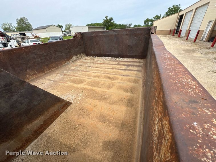 image for item DU9033 1995 Ford F700 dump truck