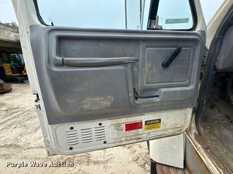 image for item DU9033 1995 Ford F700 dump truck