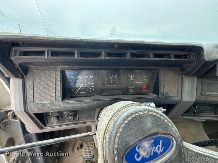 image for item DU9033 1995 Ford F700 dump truck