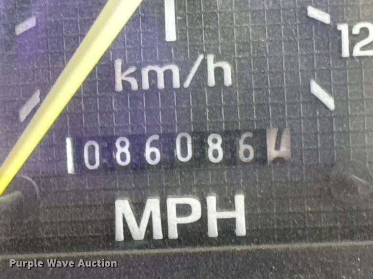 image for item DU9033 1995 Ford F700 dump truck