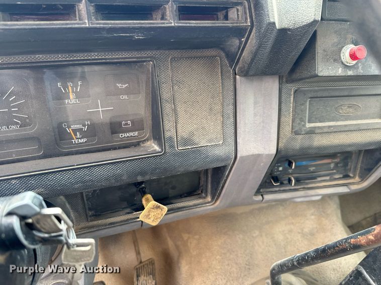 image for item DU9033 1995 Ford F700 dump truck