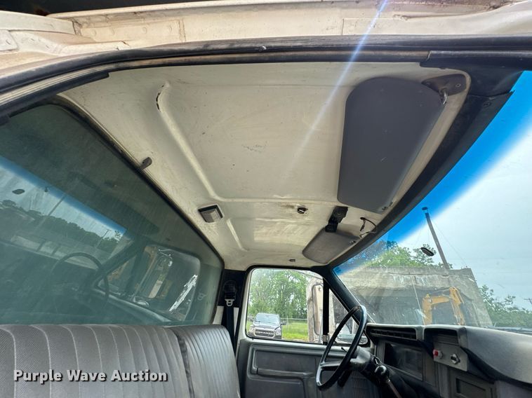 image for item DU9033 1995 Ford F700 dump truck