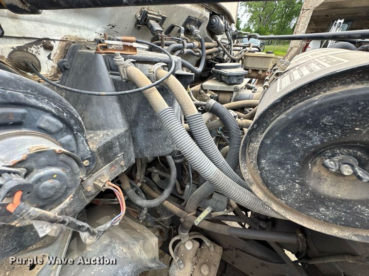 image for item DU9033 1995 Ford F700 dump truck