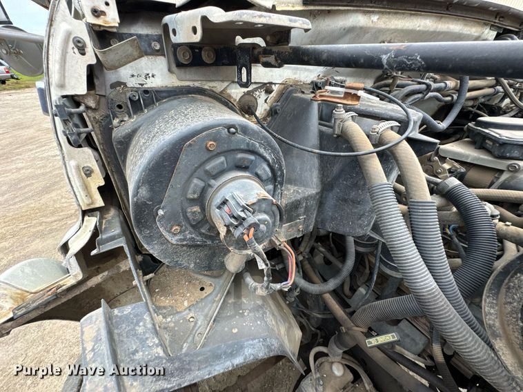 image for item DU9033 1995 Ford F700 dump truck