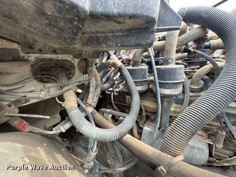 image for item DU9033 1995 Ford F700 dump truck