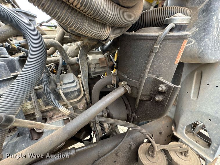 image for item DU9033 1995 Ford F700 dump truck