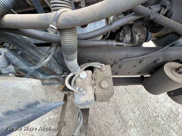 image for item DU9033 1995 Ford F700 dump truck