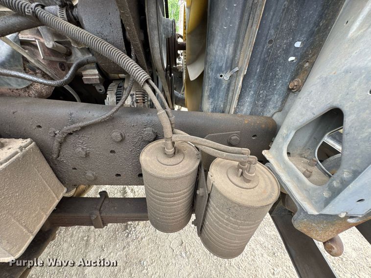 image for item DU9033 1995 Ford F700 dump truck