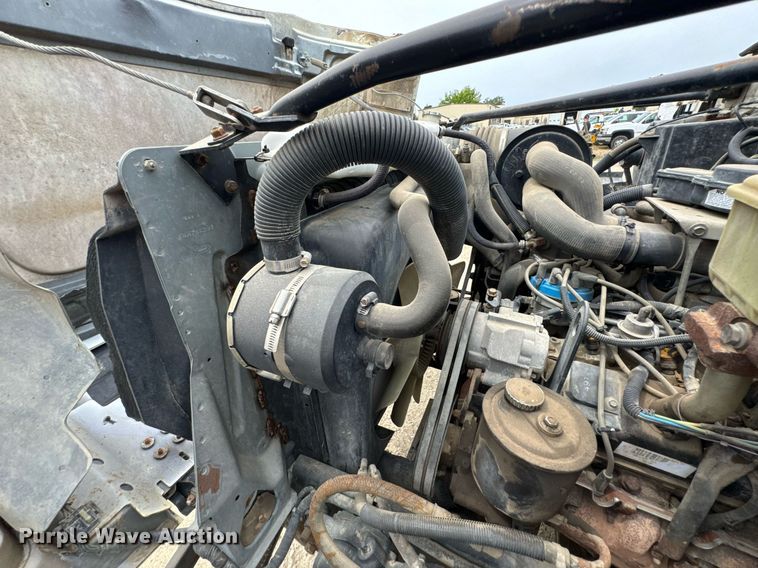 image for item DU9033 1995 Ford F700 dump truck