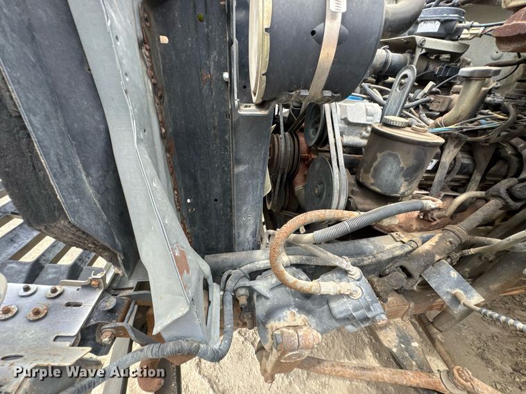 image for item DU9033 1995 Ford F700 dump truck