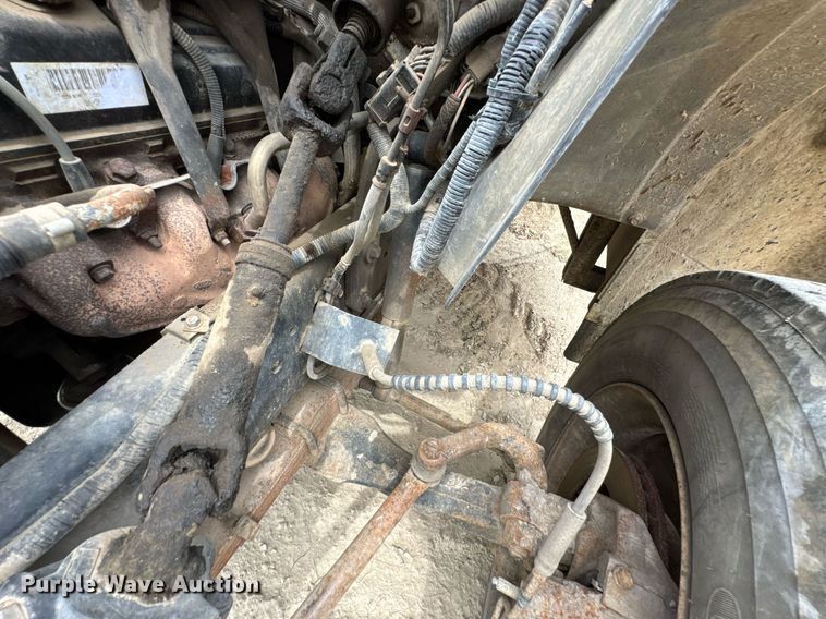 image for item DU9033 1995 Ford F700 dump truck