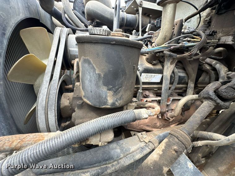 image for item DU9033 1995 Ford F700 dump truck