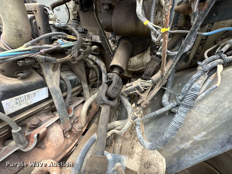 image for item DU9033 1995 Ford F700 dump truck