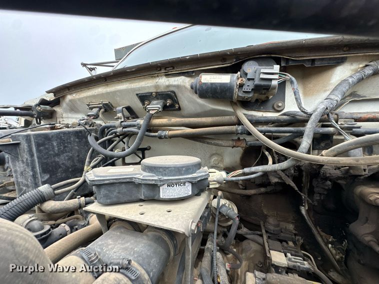 image for item DU9033 1995 Ford F700 dump truck