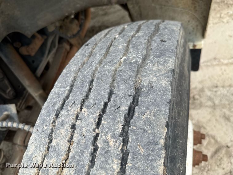 image for item DU9033 1995 Ford F700 dump truck