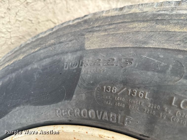 image for item DU9033 1995 Ford F700 dump truck