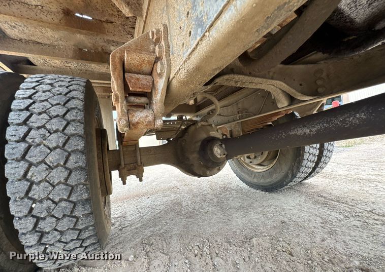 image for item DU9033 1995 Ford F700 dump truck