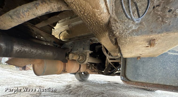 image for item DU9033 1995 Ford F700 dump truck