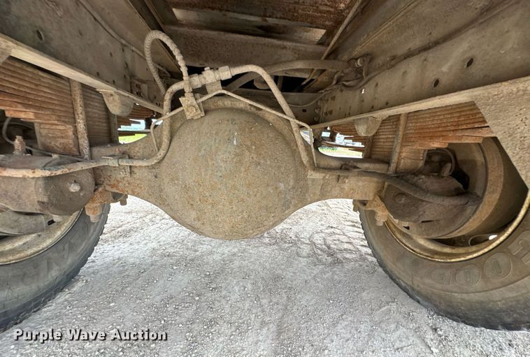 image for item DU9033 1995 Ford F700 dump truck