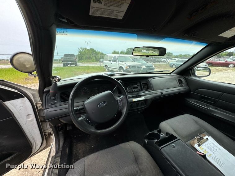 image for item DU9036 2006 Ford Crown Victoria Police Interceptor 
