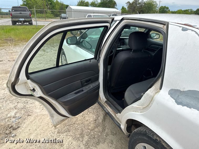 image for item DU9036 2006 Ford Crown Victoria Police Interceptor 