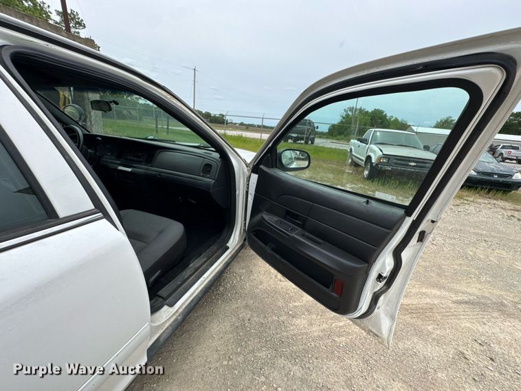 image for item DU9036 2006 Ford Crown Victoria Police Interceptor 