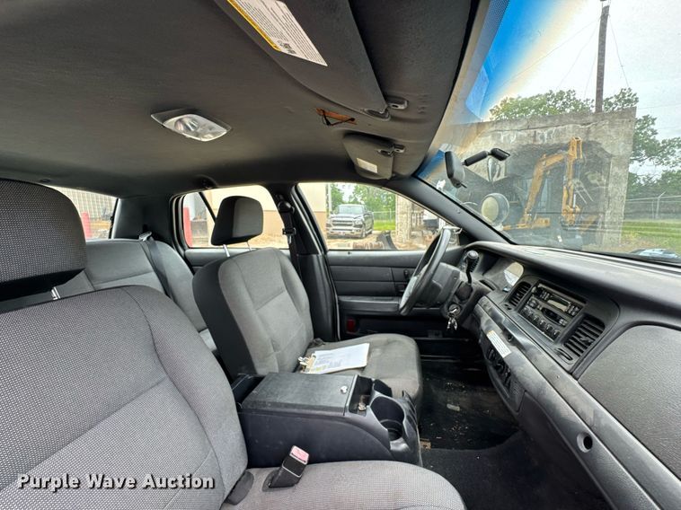 image for item DU9036 2006 Ford Crown Victoria Police Interceptor 