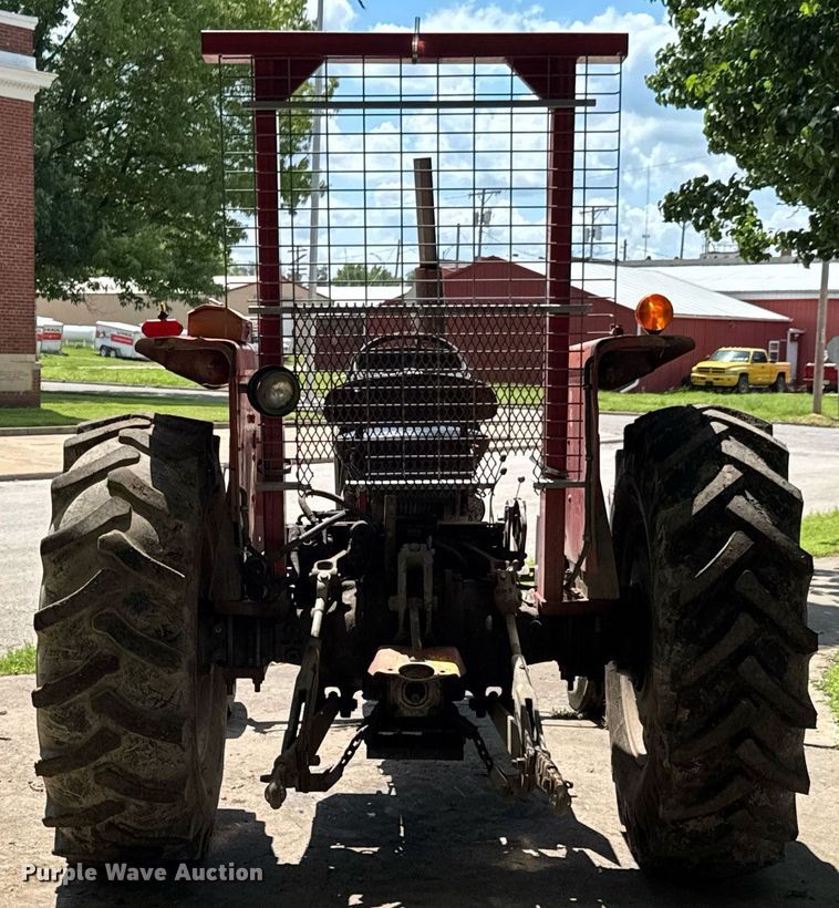 image for item DU9059 1975 Massey Ferguson 265 tractor