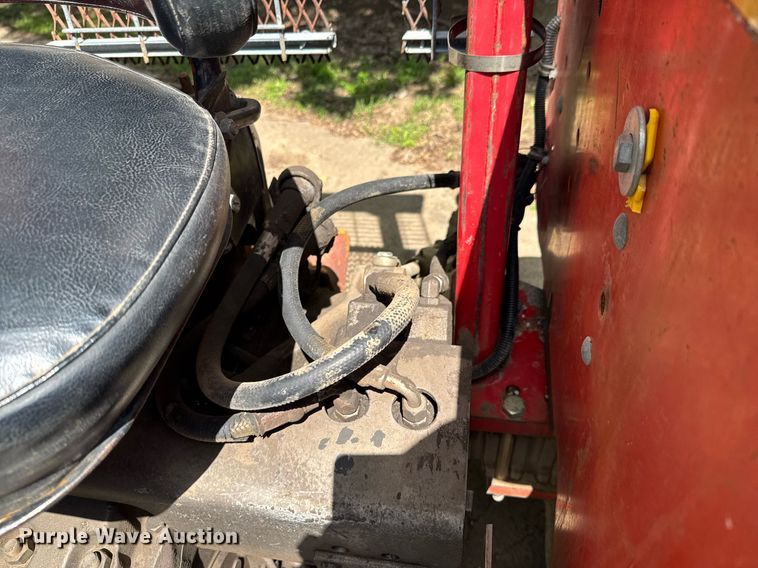 image for item DU9059 1975 Massey Ferguson 265 tractor