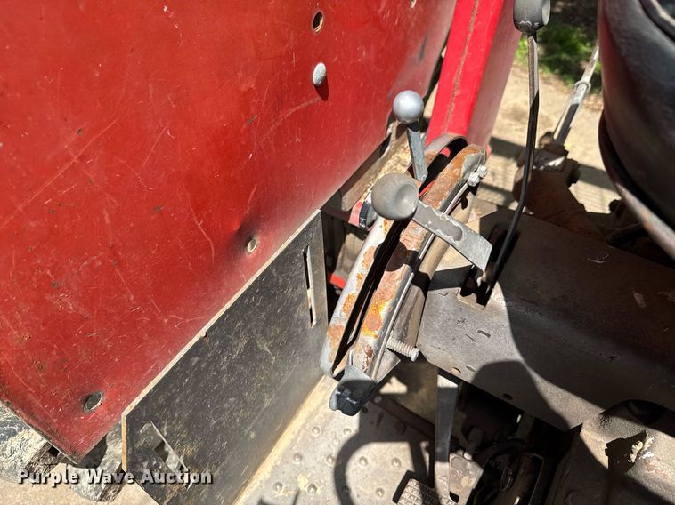 image for item DU9059 1975 Massey Ferguson 265 tractor