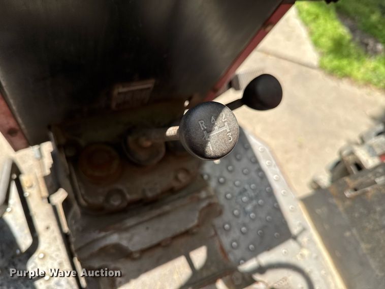 image for item DU9059 1975 Massey Ferguson 265 tractor