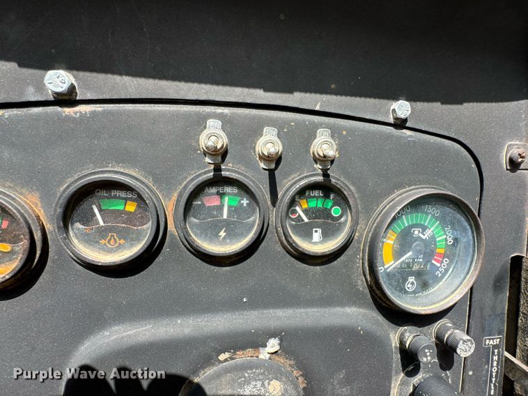 image for item DU9059 1975 Massey Ferguson 265 tractor