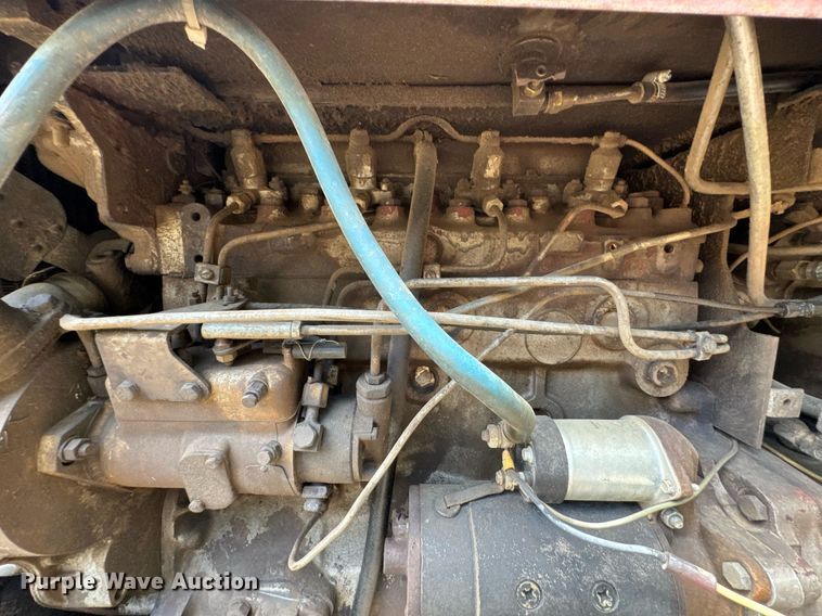 image for item DU9059 1975 Massey Ferguson 265 tractor