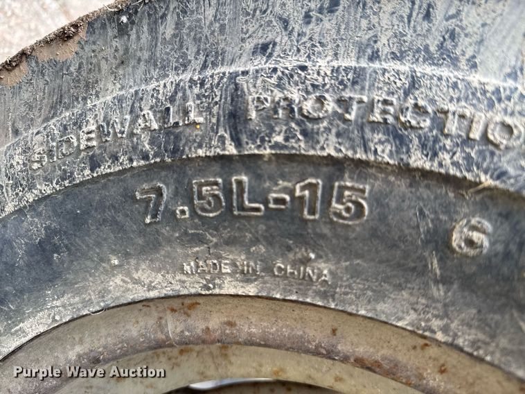 image for item DU9059 1975 Massey Ferguson 265 tractor