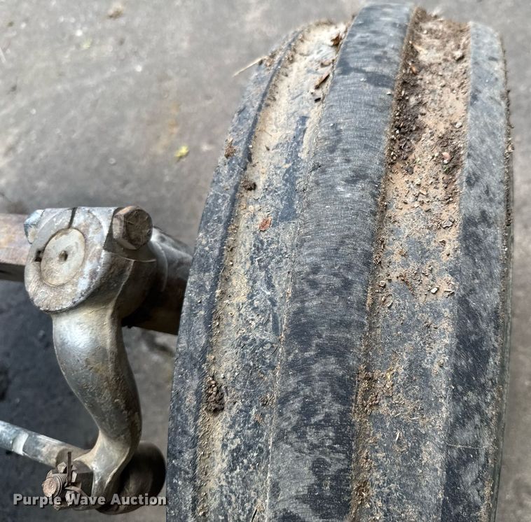 image for item DU9059 1975 Massey Ferguson 265 tractor